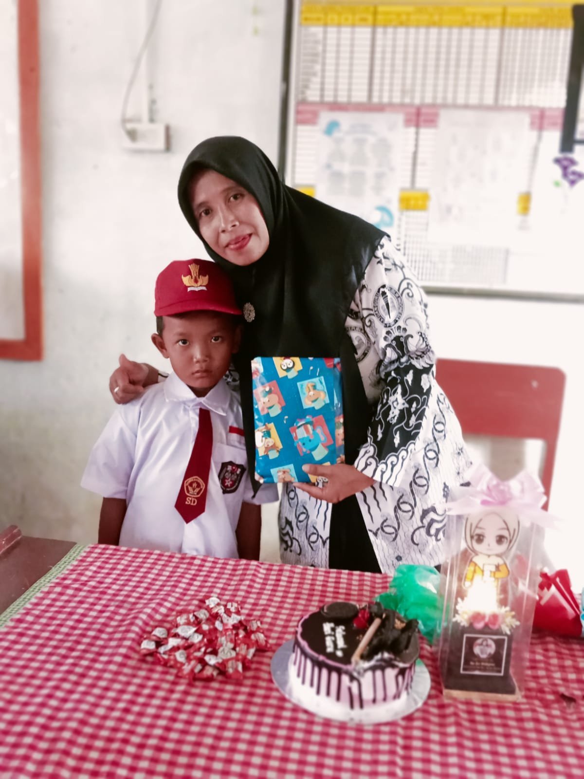 Guru Dihargai, Siswa Berkarya: SDN Neglasari Gelar Upacara Hari Guru Nasional