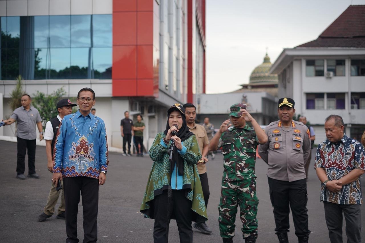 Bandar Lampung Kirim 13 Truk Logistik dan Rp1,05 Miliar untuk Tiga Provinsi Terdampak Banjir