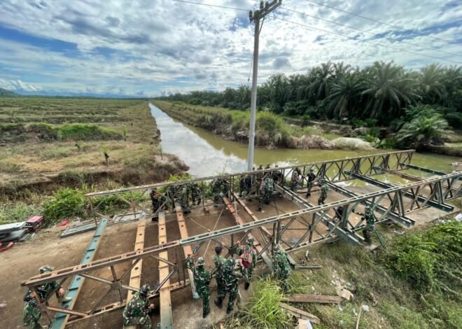 TNI Bangun Empat Jembatan Bailey di Sumatera Barat