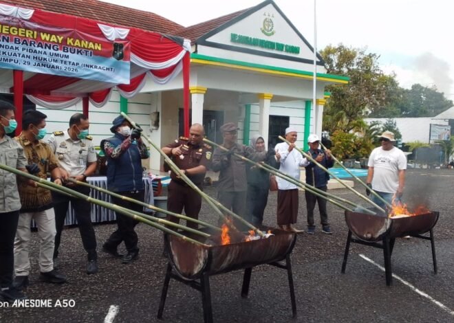 Kejari Way Kanan Musnahkan Barang Bukti 14 Perkara yang Telah Inkracht