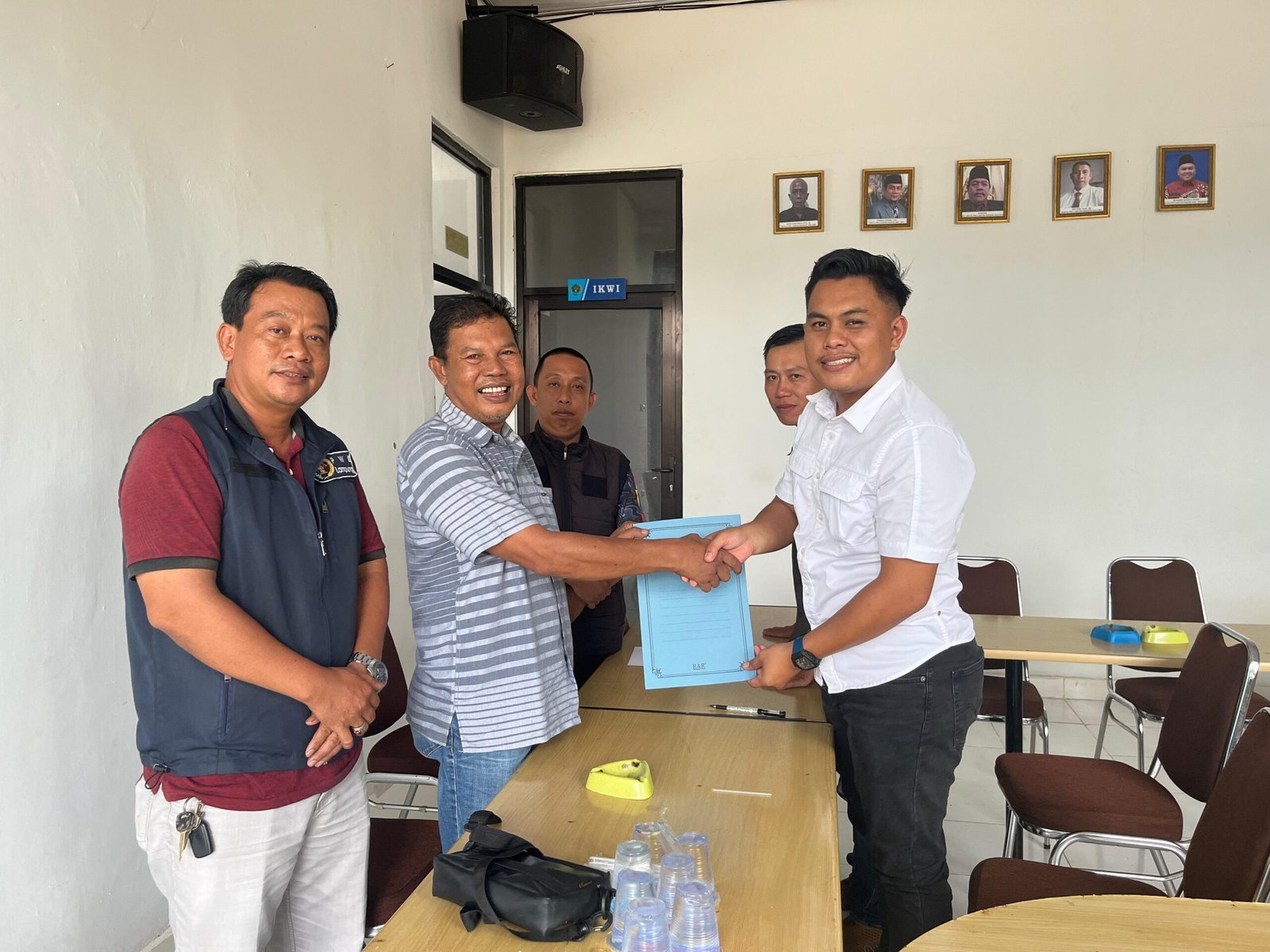 Bursa Ketua PWI Lampung Timur Menghangat, Arliyan Athnar Fadli Ambil Formulir