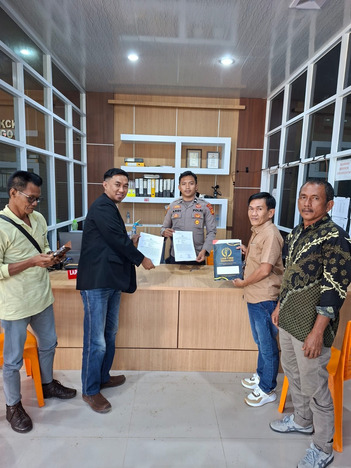 ADVOKAT MAESTRO LAW FIRM LAPORKAN DUGAAN PENYEBARAN DOKUMEN SERTIFIKAT TANAH TANPA IZIN OLEH TATING SELAKU DATUK RIO GAPURA SUCI