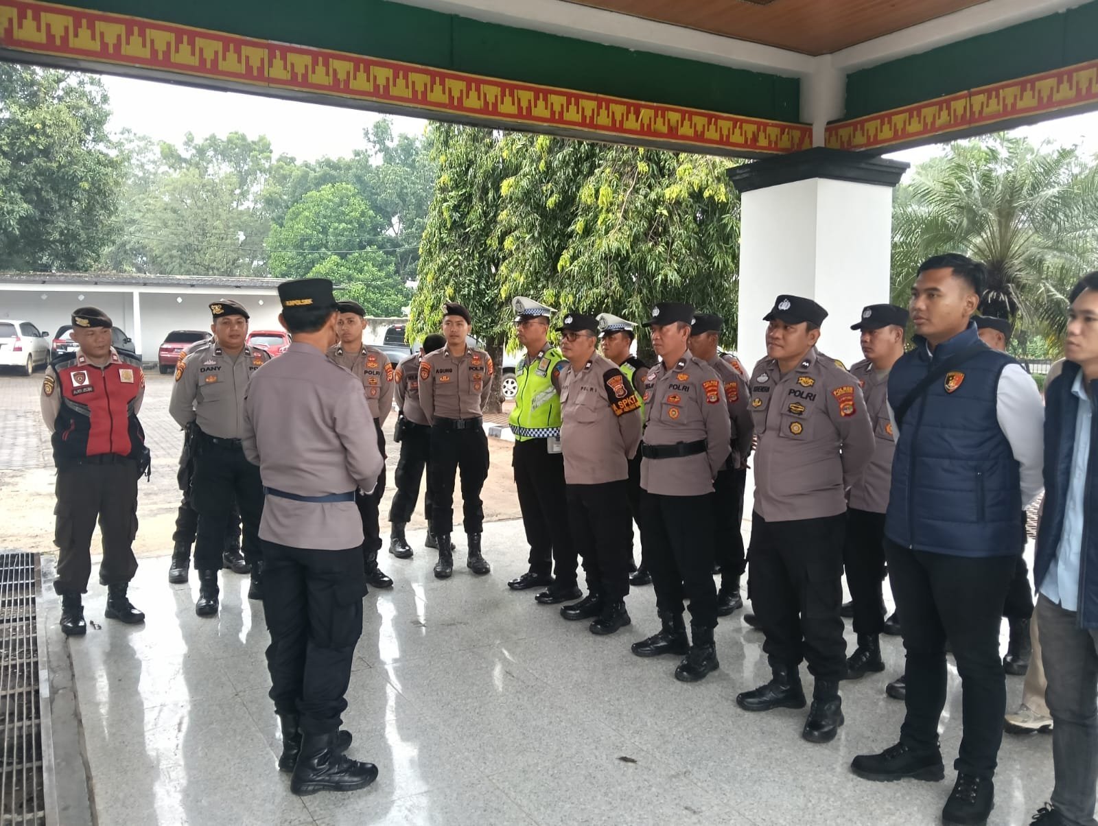 Kapolsek Abung Barat AKP Suhaili, S.H. Pimpin Pengamanan Aksi Damai Terkait Pembangunan Pabrik PT Sinar Baturusa Prima