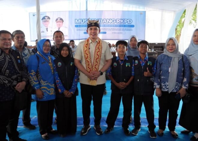 Berani Suarakan Aspirasi di Musrenbang, Tiga Siswa SMPN Satap 2 Kalianda Dapat Tabungan Pendidikan dari Bupati Egi