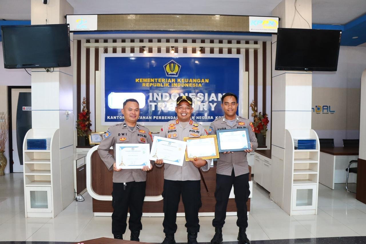 Sosialisasi Digitalisasi Layanan KPPN dan Monev Anggaran, Polres Way Kanan Raih 4 Penghargaan dari KPPN Kotabumi